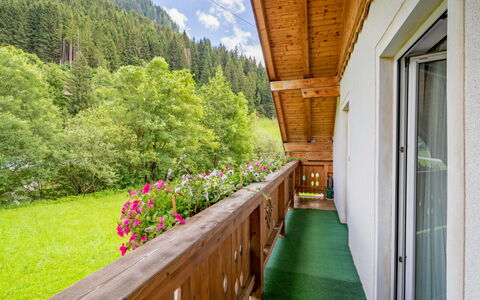 Haus Toferer: Fleur, Plante, Nuage, Bâtiment, Bois, Arbre, Ciel, Herbe, Maison, Paysage