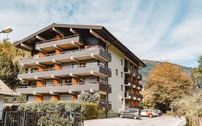 Bad Hofgastein 1: Nuage, Ciel, Plante, Bâtiment, Propriété, Arbre, Architecture, Design Urbain, Fenêtre, Condominium