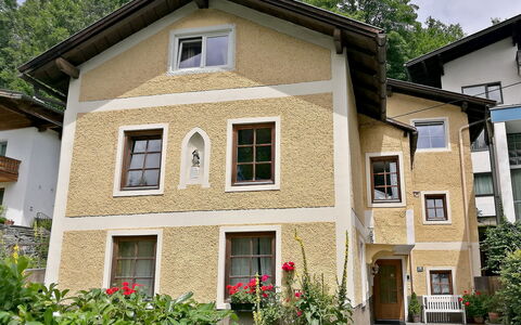 Dr.steiner: Plante, Bâtiment, Fenêtre, Propriété, Blanc, Maison, Architecture, Arbre, Jaune
