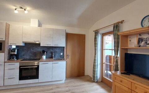 Unterpirchhof: Cabinetry, Propriété, Meubles, Comptoir, Bois, Design Intérieur, Électroménager, Sol, Éclairage, Sol