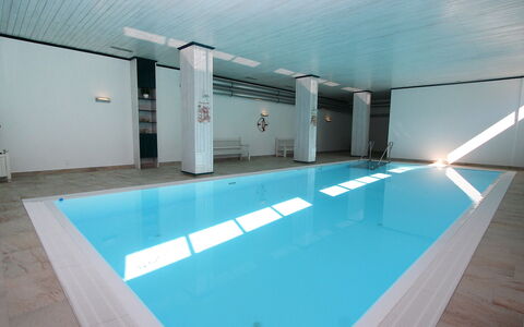 Seefeld in Tirol 170: Bâtiment, Piscine, Maison, Design Intérieur, Sol, Bois, Sol, Mur, Loisir, Plafond