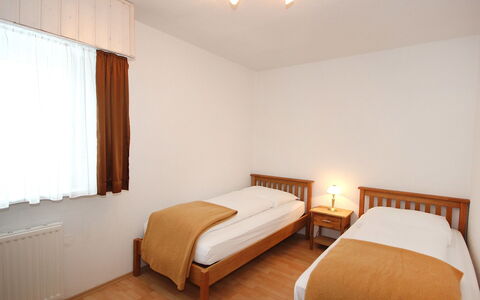 Seefeld in Tirol 100: Chambre, Lit, Meubles, Pièce, Propriété, Drap De Lit, Cadre De Lit, Design Intérieur, Literie, Mur