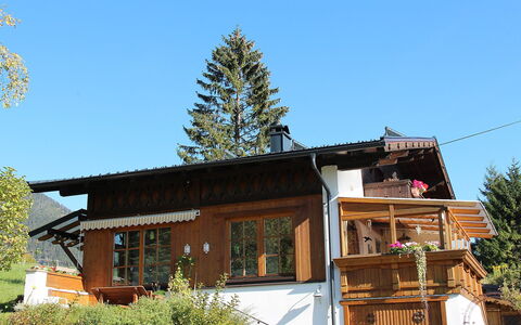 Berghaus Waldner: Ciel, Plante, Bâtiment, Propriété, Fenêtre, Arbre, Maison, Bois, Chalet, Zone Résidentielle
