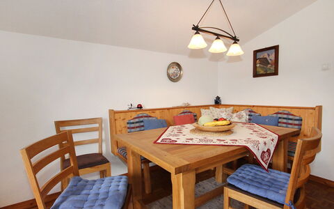 Berghaus Waldner: Pièce, Meubles, Propriété, Table, Salle À Manger, Design Intérieur, Sol, Maison, Dur, Immobilier