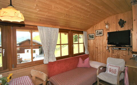 Chalet Antritt: Meubles, Propriété, Fenêtre, Bois, Architecture, Design Intérieur, Table, Confort, Salon, Dur