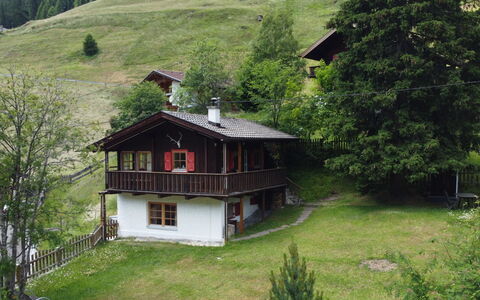 Chalet Antritt: Plante, Bâtiment, Fenêtre, Arbre, Lot Terre, Maison, Paysage Naturel, Montagnes, Herbe, Chalet