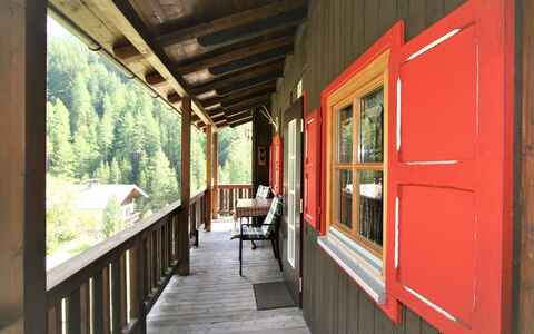 Chalet Antritt: Plante, Bois, Fenêtre, Porche, Arbre, Loisir, Paysage, Pièce, Ombre, Dur