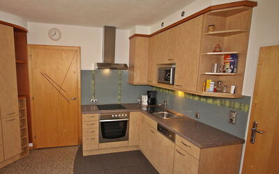 Luimes 100.9: Pièce, Propriété, Cabinetry, Comptoir, Cuisine, Meubles, Bâtiment, Cuisinière, Principaux Appliance, Sol