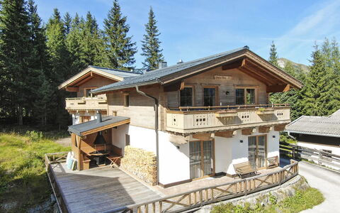 Hochkrimml 2: Plante, Ciel, Bâtiment, Fenêtre, Arbre, Maison, Bois, Chalet, Siding, Immobilier