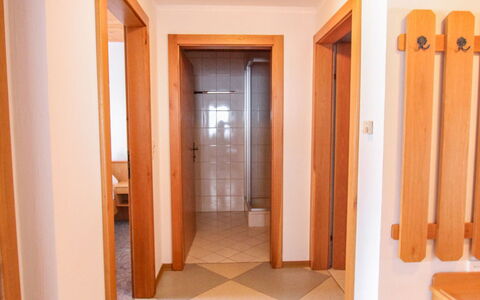 Königsleiten 170: Propriété, Bâtiment, Porte, Bois, Salle, Sol, Mur, Accueil Porte