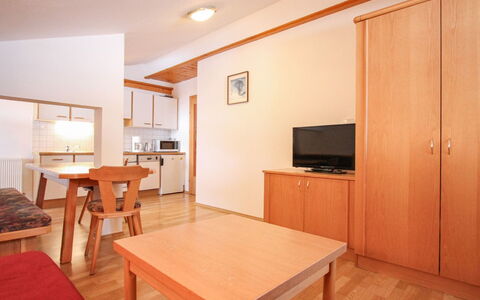 Königsleiten 170: Design Intérieur, Sol, Plafond, Sol, Appartement, Pièce, Tache De Bois, Chaise, Salon, Cabinetry