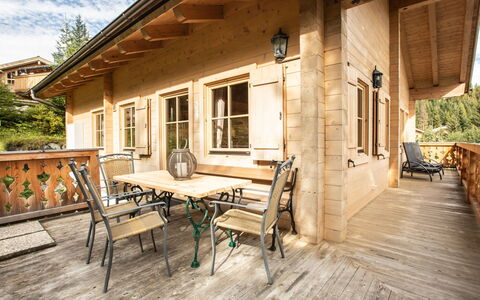 Königsleiten 2: Plante, Bâtiment, Meubles, Propriété, Fenêtre, Bois, Design Intérieur, Arbre, Ombre, Chalet
