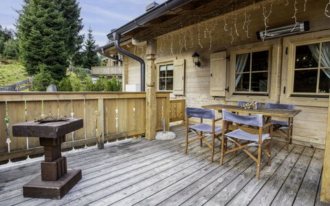 Königsleiten 3: Propriété, Table, Ciel, Meubles, Fenêtre, Bâtiment, Bois, Plante, Mobilier De Jardin, Arbre