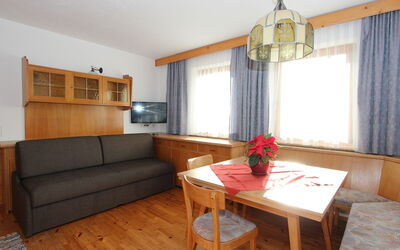 Gasteighof 320.6: Pièce, Meubles, Propriété, Salon, Design Intérieur, Bâtiment, Maison, Sol, Dur, Table