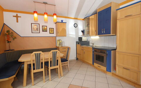 Christoph: Propriété, Pièce, Meubles, Bâtiment, Cuisine, Design Intérieur, Maison, Immobilier, Sol, Cabinetry