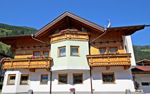 Marina: Ciel, Propriété, Bâtiment, Fenêtre, Loisir, Arbre, Façade, Immobilier