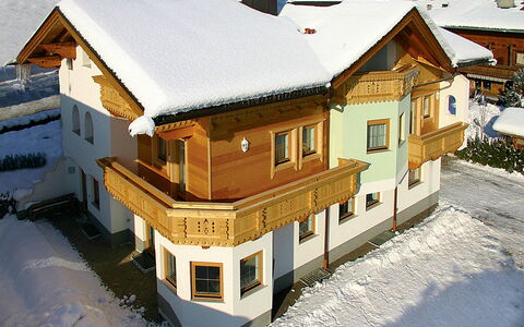 Marina: Bâtiment, Neige, Propriété, Fenêtre, Maison, Bois, Chalet, Design Urbain, Zone Résidentielle, Paysage