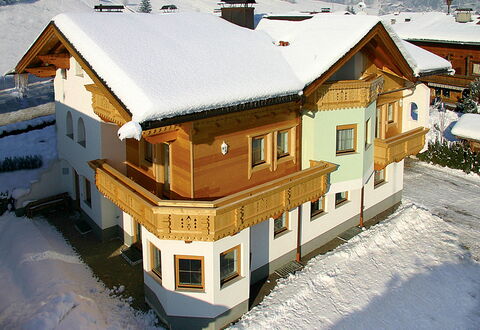 Marina: Bâtiment, Neige, Propriété, Fenêtre, Maison, Bois, Chalet, Design Urbain, Zone Résidentielle, Paysage