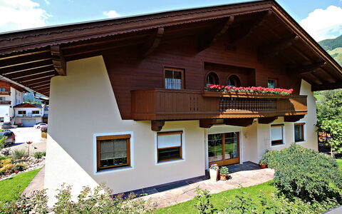 Hippach 170: Plante, Ciel, Bâtiment, Fenêtre, Nuage, Lot Terre, Bois, Design Urbain, Maison, Arbre