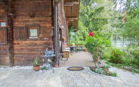 Waldner: Plante, Pot De Fleur, Bâtiment, Fleur, Arbre, Surface De La Route, Plante D'Appartement, Chaise, Bois, Herbe
