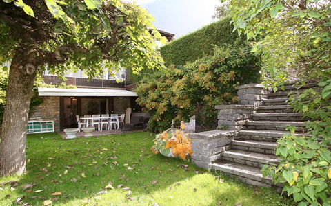 Casa Hubertus: Propriété, Maison, Chalet, Bâtiment, Immobilier, Zone Rurale, Paysage, Herbe, Arbre, Domicile