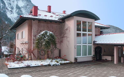Casa Hubertus: Ciel, Bâtiment, Neige, Propriété, Fenêtre, Montagne, Maison, Plante, Chalet, Zone Résidentielle