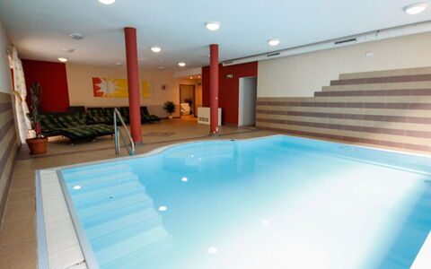 Längenfeld 100: Propriété, Piscine, Bâtiment, L'Eau, Fenêtre, Maison, Design Intérieur, Bois, Sol, Sol