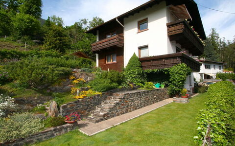 Pesjak: Propriété, Maison, Bâtiment, Chalet, Domicile, Immobilier, Architecture, Zone Résidentielle, Cour, Lot Terre