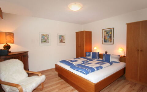Pesjak: Chambre, Lit, Meubles, Pièce, Propriété, Drap De Lit, Cadre De Lit, Design Intérieur, Sol, Matelas
