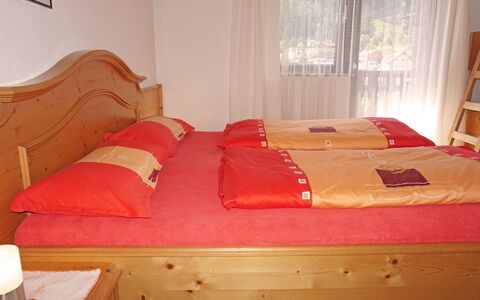 Haslwanter: Meubles, Bâtiment, Confort, Bois, Textile, Orange, Cadre De Lit, Design Intérieur, Sol, Sol
