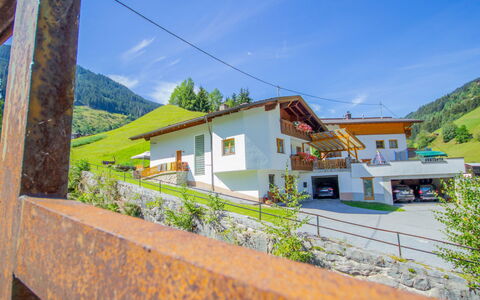 Voräule: Ciel, Plante, Nuage, Bâtiment, Fenêtre, Montagne, Maison, Arbre, Lot Terre, Pente