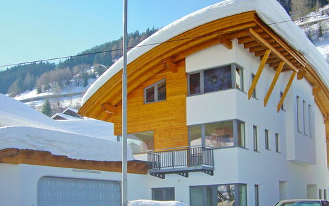 Höferau: Ciel, Neige, Bâtiment, Jour, Propriété, Fenêtre, Blanc, Lumière, Véhicule