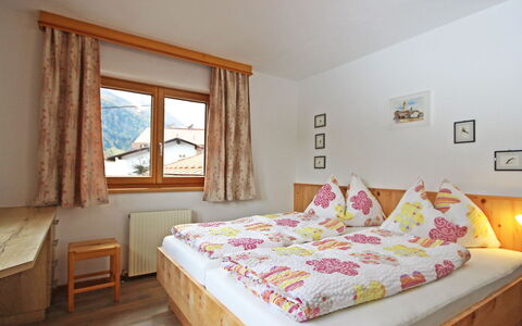 Werner: Chambre, Lit, Pièce, Meubles, Propriété, Drap De Lit, Cadre De Lit, Matelas, Literie, Design Intérieur