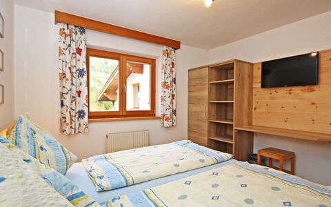 Werner: Chambre, Lit, Pièce, Propriété, Meubles, Drap De Lit, Cadre De Lit, Design Intérieur, Mur, Bâtiment