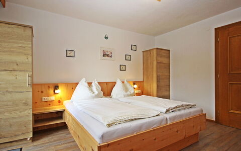 Werner: Chambre, Lit, Meubles, Pièce, Matelas, Propriété, Cadre De Lit, Drap De Lit, Sol, Dur