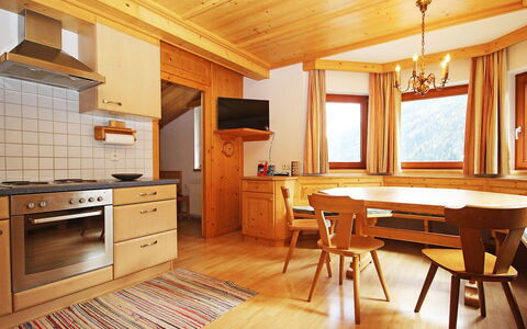 Werner: Pièce, Meubles, Propriété, Bâtiment, Design Intérieur, Sol, Plafond, Parquet, Maison, Cabinetry