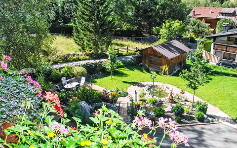 Stark: Fleur, Jardin, Arbuste, Paysage, Maison, Communauté Des Plantes, Couverture De Sol, Chalet, Printemps