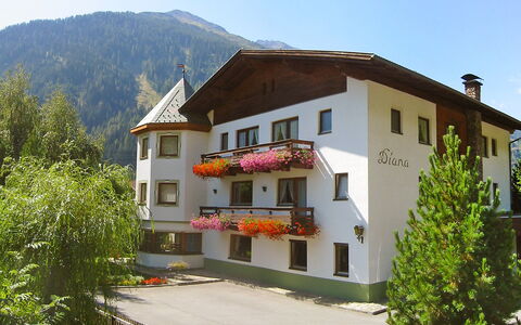 Pettneu am Arlberg 250: Ciel, Bâtiment, Plante, Fenêtre, Propriété, Fleur, Maison, Montagne, Arbre, Chalet
