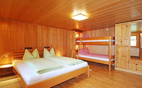 Josefine: Pièce, Lit, Meubles, Design Intérieur, Propriété, Chambre, Bâtiment, Dur, Cadre De Lit, Plafond