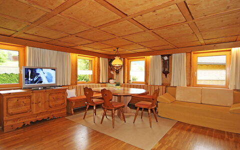 Josefine: Parquet, Pièce, Dur, Propriété, Bâtiment, Sol, Meubles, Plafond, Design Intérieur, Bois