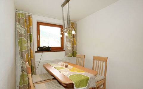 Schruns 25: Pièce, Meubles, Propriété, Lit, Design Intérieur, Chambre, Bâtiment, Plafond, Maison, Sol