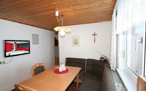 Schruns 25: Pièce, Propriété, Plafond, Bâtiment, Design Intérieur, Meubles, Maison, Table, Sol, Architecture