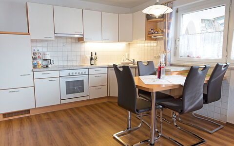 Trummer: Meubles, Comptoir, Pièce, Propriété, Cuisine, Cabinetry, Sol, Design Intérieur, Parquet, Bâtiment