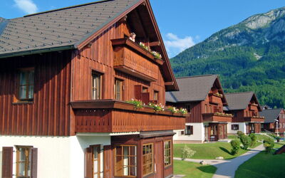 Doppelzimmer Klassik 200.1: Ciel, Bâtiment, Nuage, Propriété, Fenêtre, Plante, Montagne, Maison, Bois, Arbre