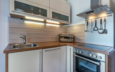 Ogris 700.3: Appareil De Cuisine, Cuisine, Comptoir, Cabinetry, Principaux Appliance, Design Intérieur, Électroménager, Sol, Bois, Luminaire Plomberie