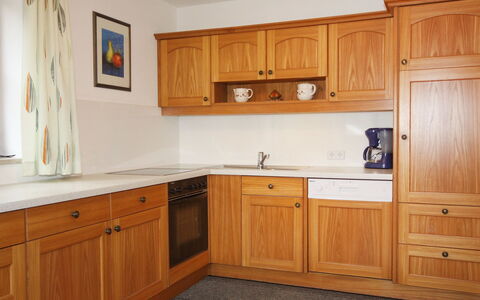 Schönhart: Cabinetry, Comptoir, Pièce, Meubles, Cuisine, Propriété, Sol, Design Intérieur, Bâtiment, Bois