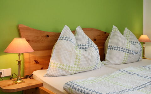 Schönhart: Pièce, Meubles, Lit, Oreiller, Chambre, Literie, Coussin, Drap De Lit, Design Intérieur, Throw Pillow