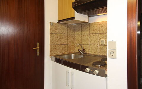 Edelweiss: Propriété, Pièce, Tuile, Comptoir, Cabinetry, Meubles, Cuisine, Architecture, Sol, Design Intérieur