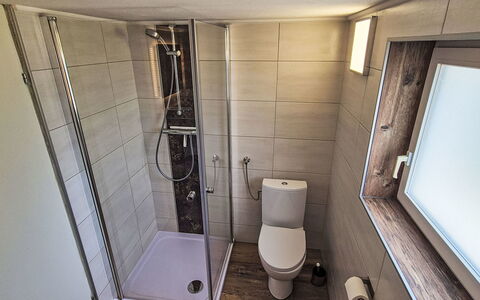 Wassertheureralm: Sol, Sol, Luminaire Plomberie, Salle De Bains, Siège De Toilette, Toilette, Plomberie, Pièce, Tuile