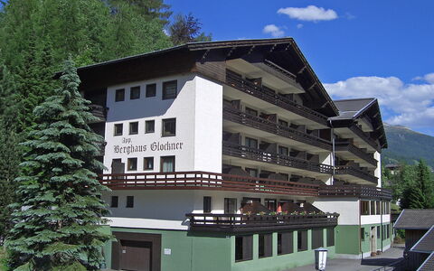 Heiligenblut 10: Ciel, Nuage, Propriété, Bâtiment, Fenêtre, Arbre, Design Urbain, Zone Résidentielle, Façade, Bois